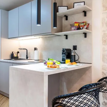 Centre In Stone House Apartment *